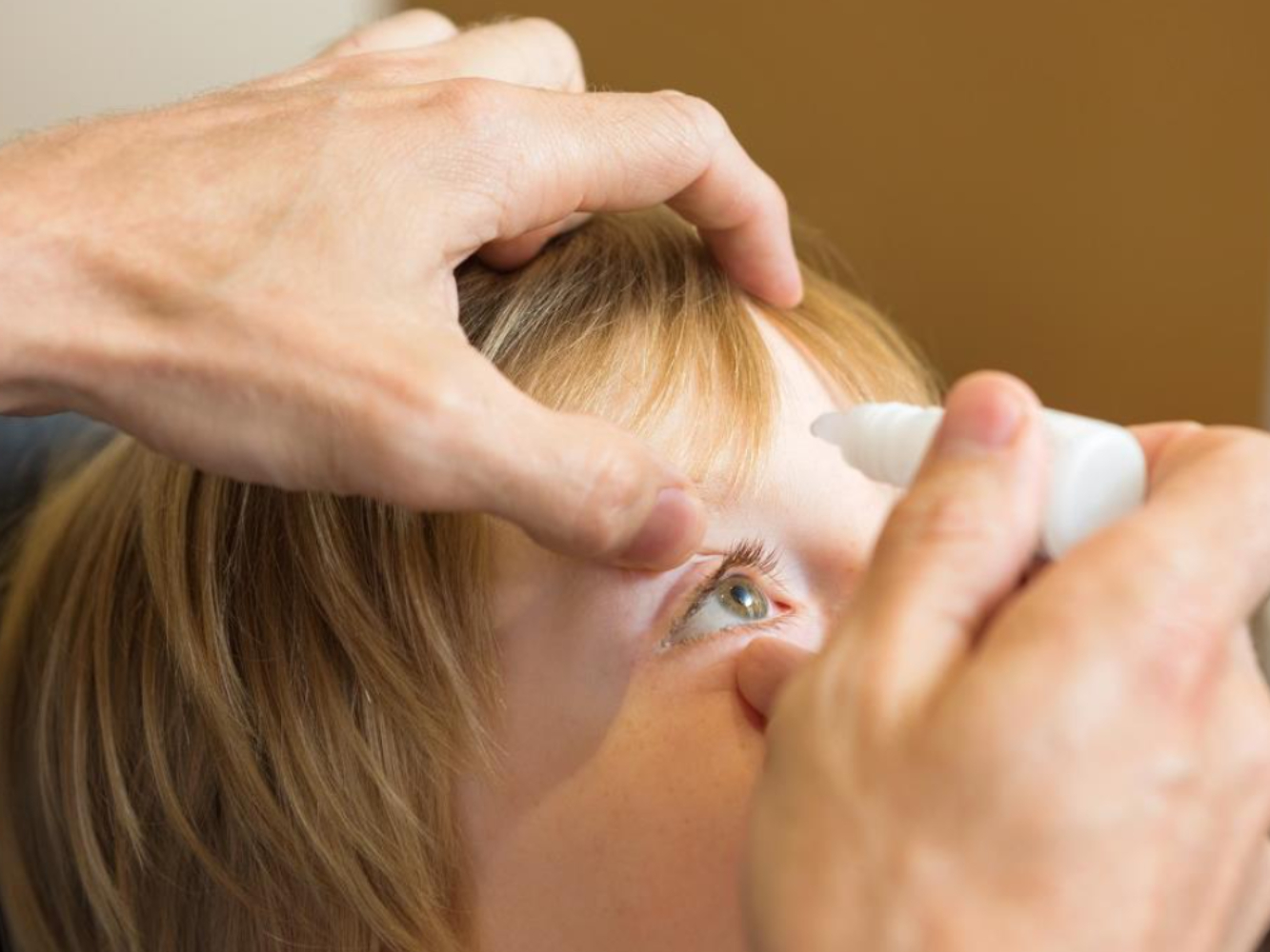 哪些人需要长期用降眼压眼药水？